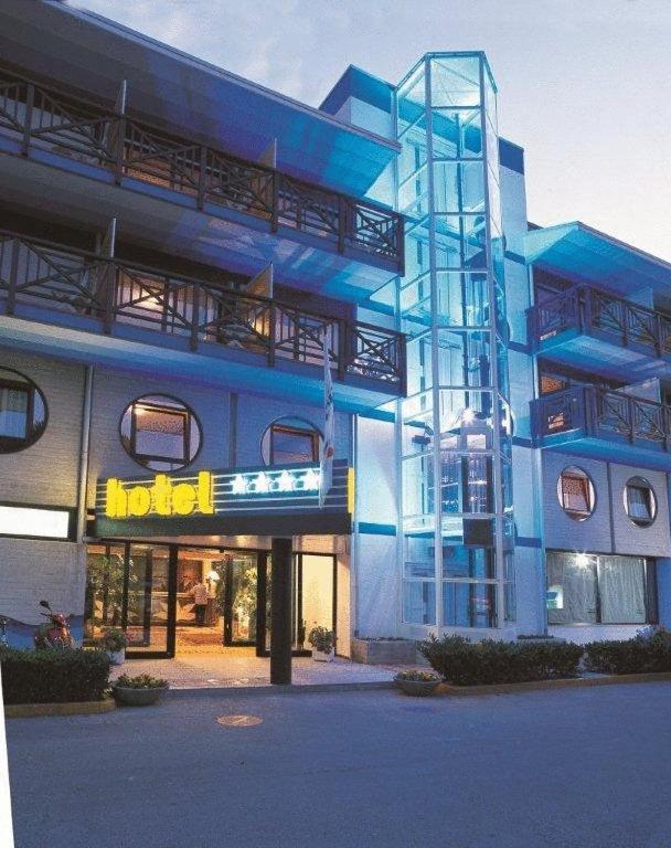 Hotel Marina Uno لينانو سابيادورو المظهر الخارجي الصورة